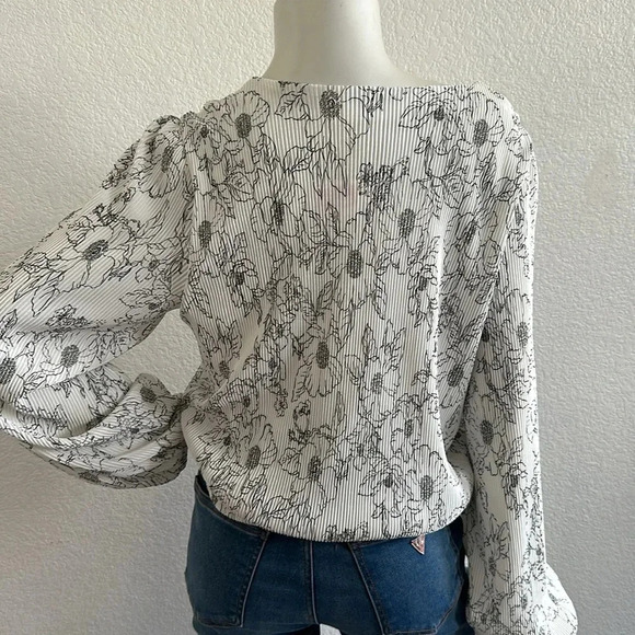 NWT ASTR The Label long sleeve Surplice Wrap Top - Picture 4 of 8